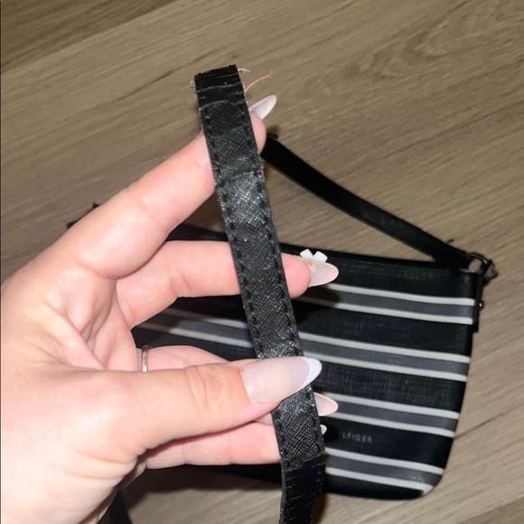 Tommy Hilfiger Black and White Crossbody Bag FLAWS SHOWN - Picture 10 of 12